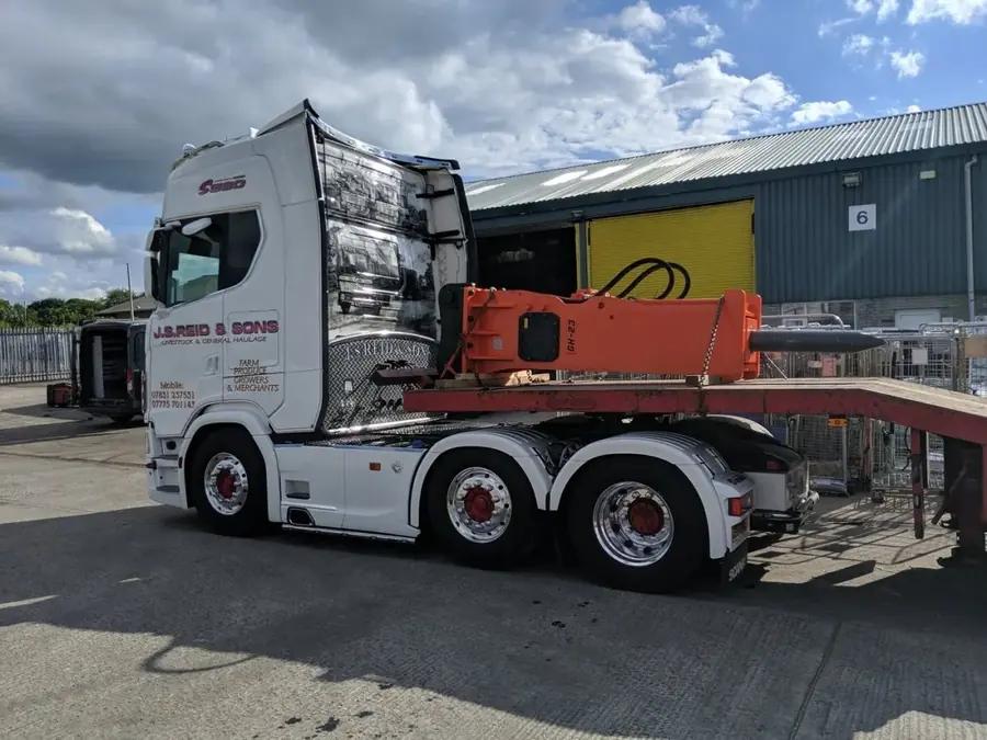 Hammer Tech transport for attachment collection and delivery