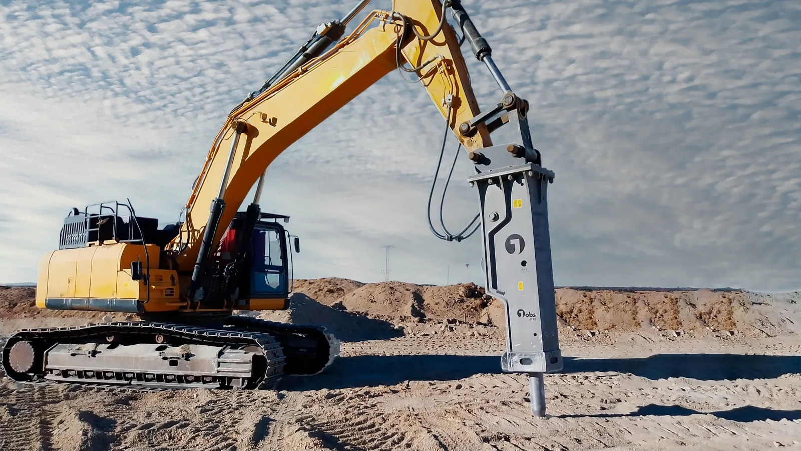 JOBS hydraulic breaker from BYG working on a Cat excavator