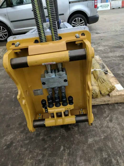Hydraulic valve work on an excavator